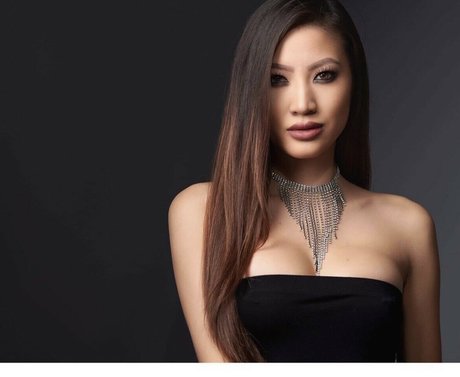 Katy Ngo modèle nu archive