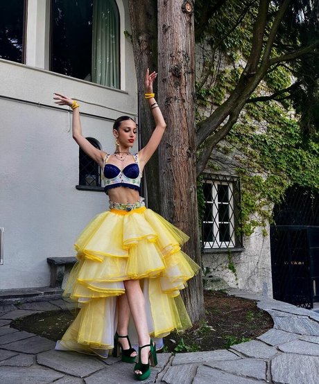 Klea Brahimi modèle porno images