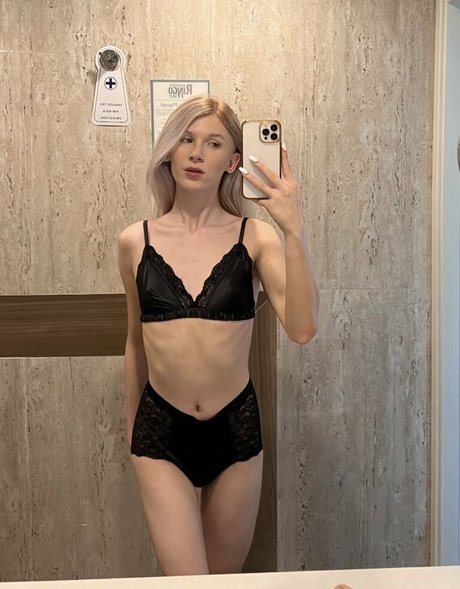 Hattie Bardot star du porno nue galerie