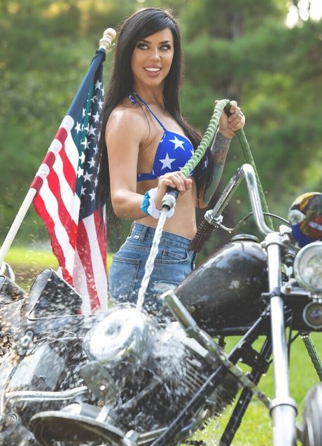 Alex Zedra actrice de nus img