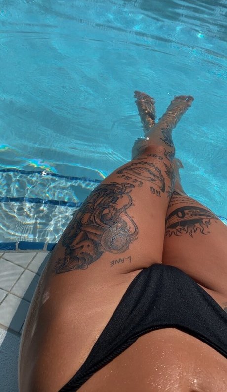 Ryrenee modèle de sexe archive