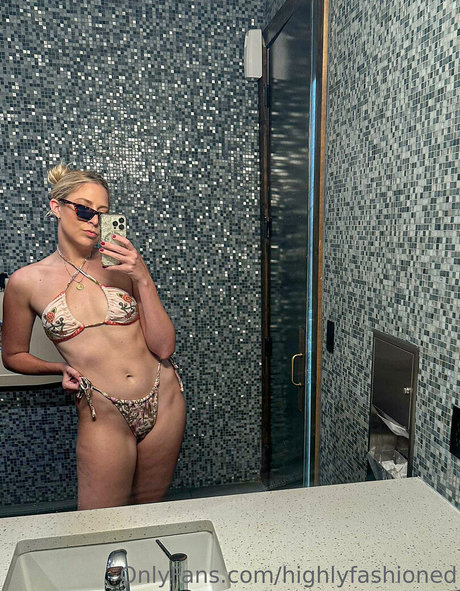 Highlyfashioned Hayley modèle galerie