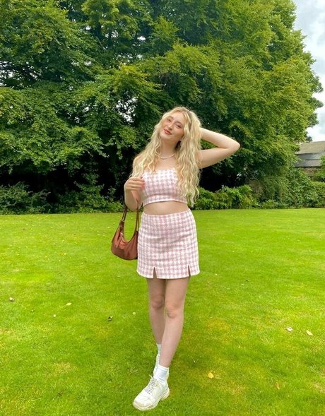 trio sous la douche onlyfans nu pornographique image