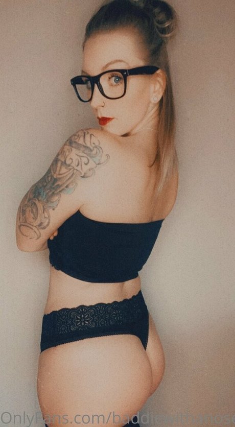 baddiewithanosering modèle images