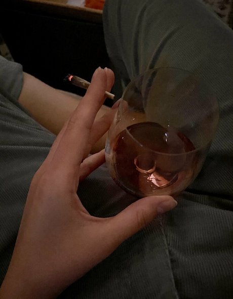 come lay with adile actrice pornographique photo