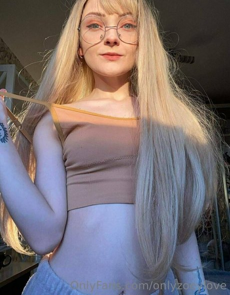 onlyzoeylove jolie star du porno img