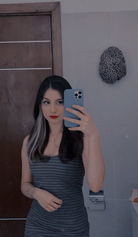 Ingrid Larissa modèles nus images