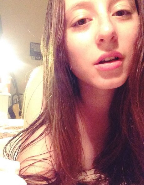 Girlfriend Reviews actrice de grande qualité photos