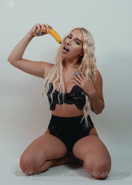 snackinwithanastasia actrice porno archive