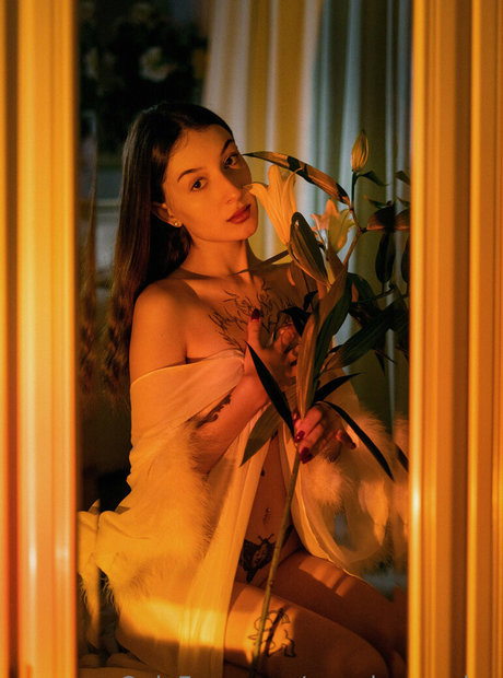 pppoisonnn ivy modèle adulte photo