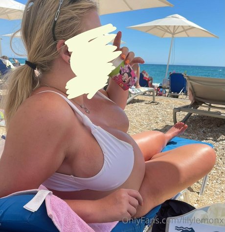 lilylemonx étoile nue des photos