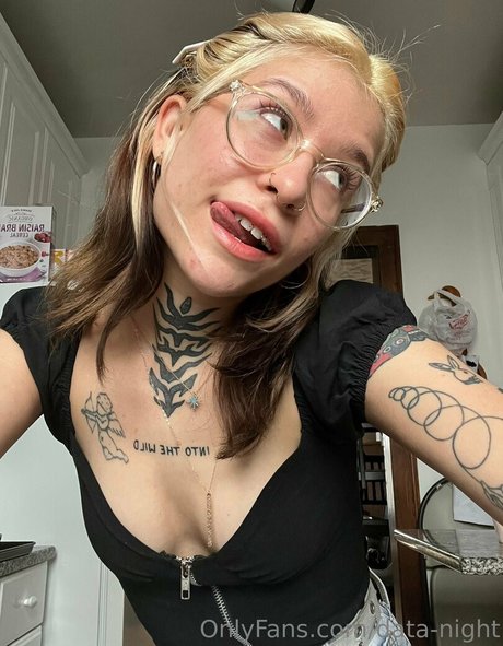 data night actrice de nus collection