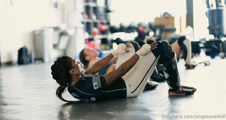 angieoverkill modèle érotique galeries