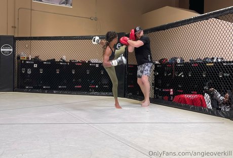 angieoverkill étoile hd des photos