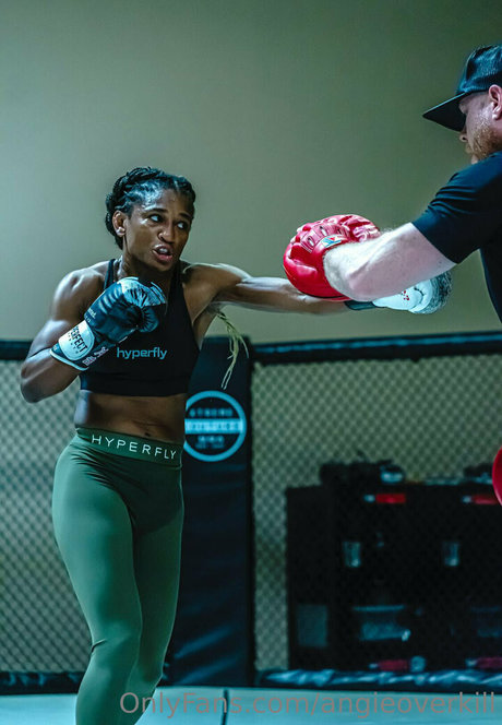 angieoverkill actrice photo