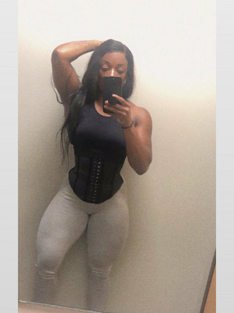 ebonymuscle modèles nus archive