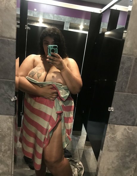 poundcake1908 actrice nue photo