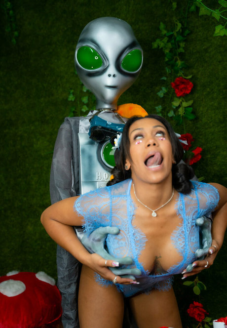 thatonegirlmikeyvlogs actrice érotique photo