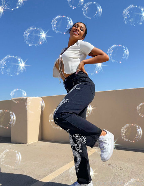 thatonegirlmikeyvlogs jolie actrice galeries