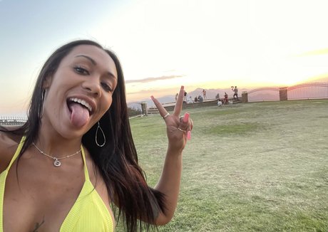 thatonegirlmikeyvlogs actrice libre archive