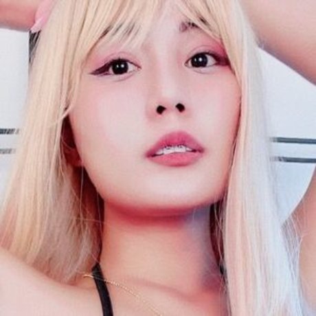 Mika Daime étoile xxx image