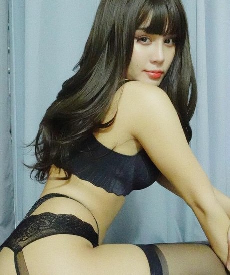 Mika Daime star du porno sexy photo