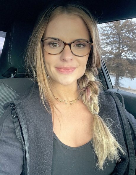 casual lies étoile nue des photos