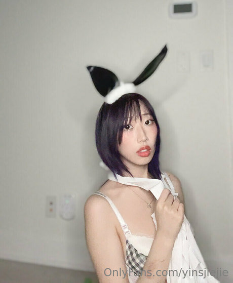 yinsdere modèle nu galeries