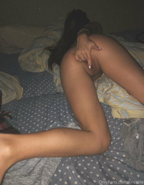 krisstile modèle nu des photos