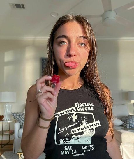 Ellie Rae Dobleske actrice nue photos