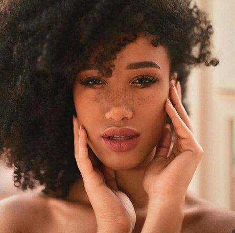 Erika Crisi actrice parfaite galeries