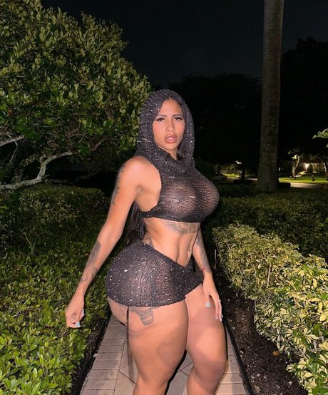 chaton courbé onlyfans sexe érotique collection