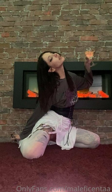 maleficentaa modèles nus photos