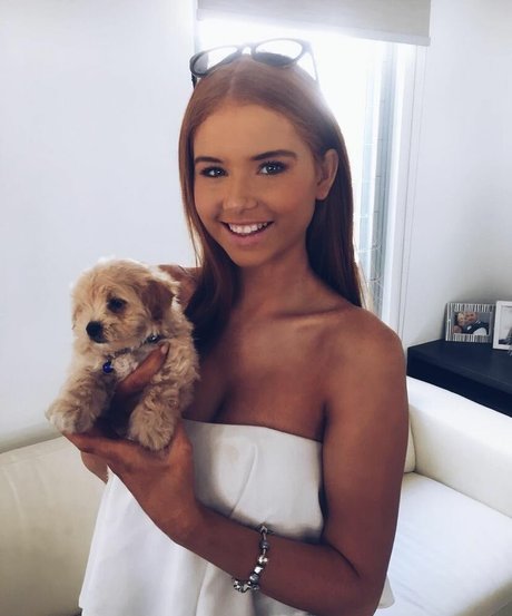 Alyssa Randall étoile nue collection