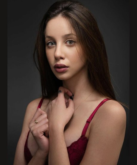 Emuna Zuzut meilleure star du porno galerie