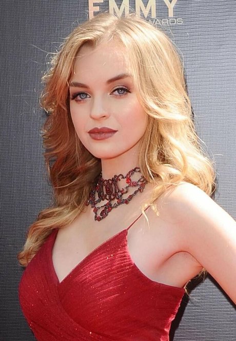 Olivia Rose Keegan star du porno belle image