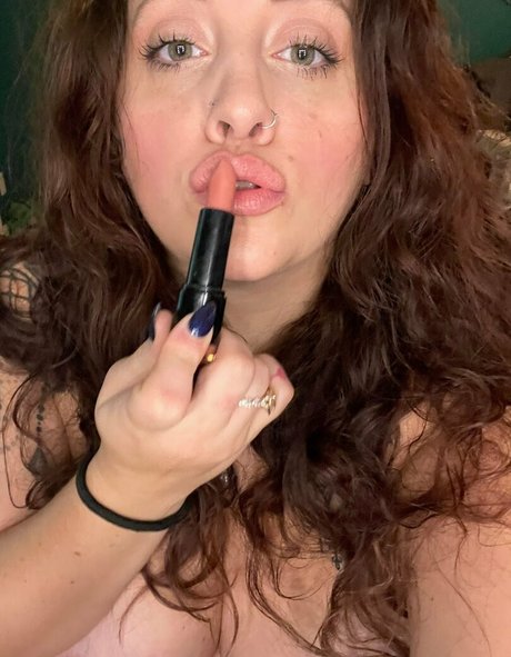 rousse tatouée onlyfans haut de gamme image