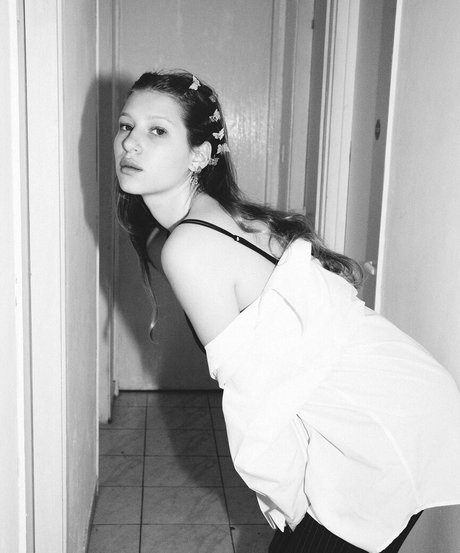 Roni Zouler modèle sexy photo