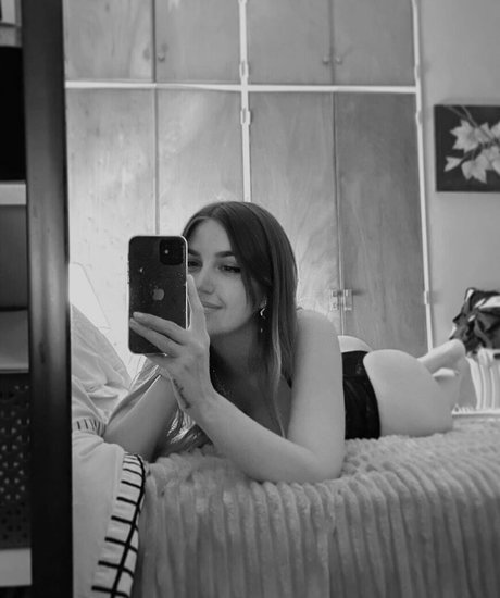 Flordelrey modèle artistique images