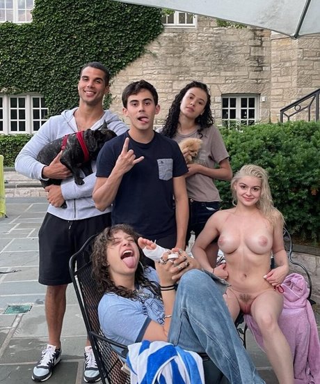 Ariel Winter Ai Porn actrice xxx photos