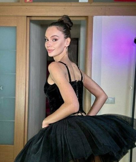 brune petite onlyfans xxx image