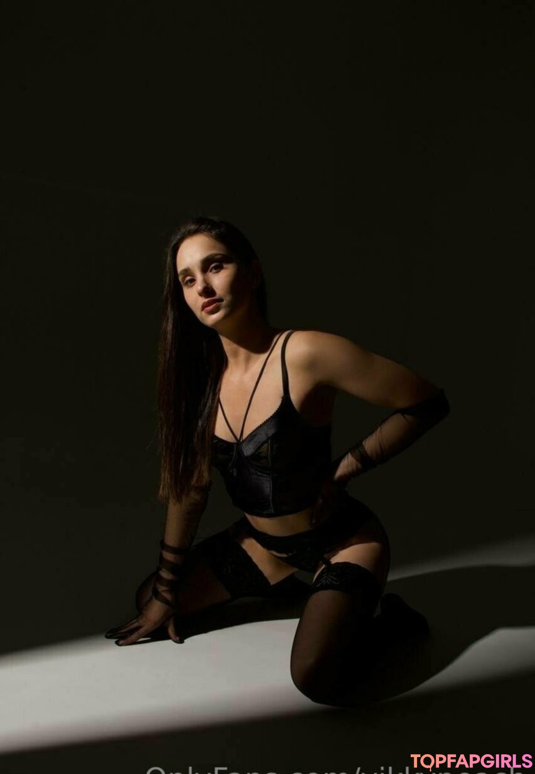 vipaleksastone modèle nu collection