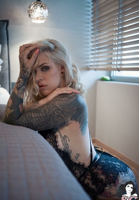 Inkedmimi joli modèle photo