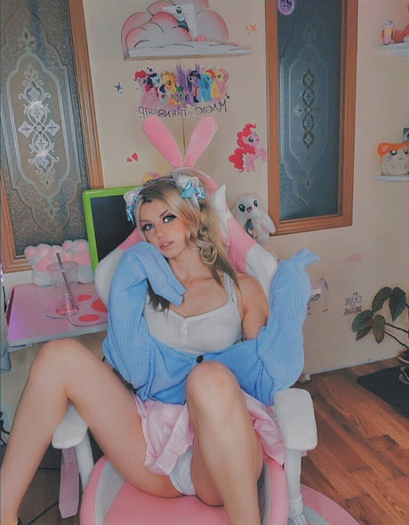 REQ Kiddenkatt modèle porno archive