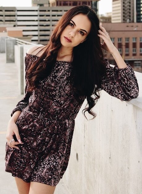 Kaitlin Haehae star du porno en haute qualité archive