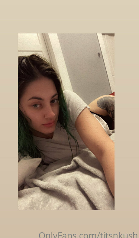 TitsNkush star du porno nue image