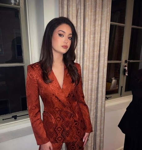 Bella Podaras modèle sympa galerie