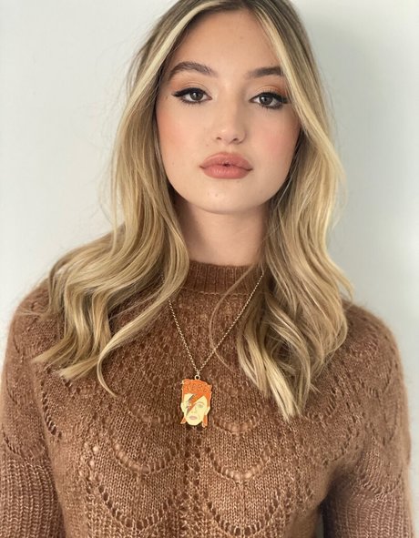 Bella Podaras étoile adulte image