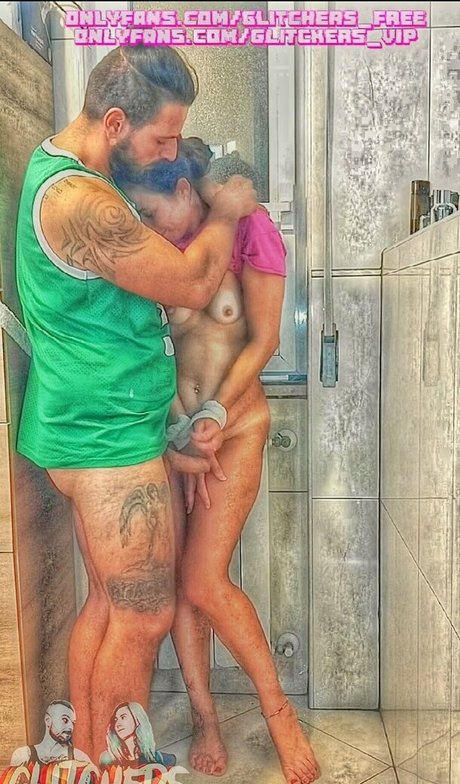 glitchers free modèle pornographique galeries