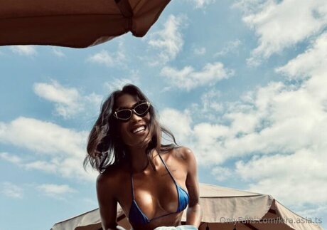 kira asia ts actrice parfaite galeries